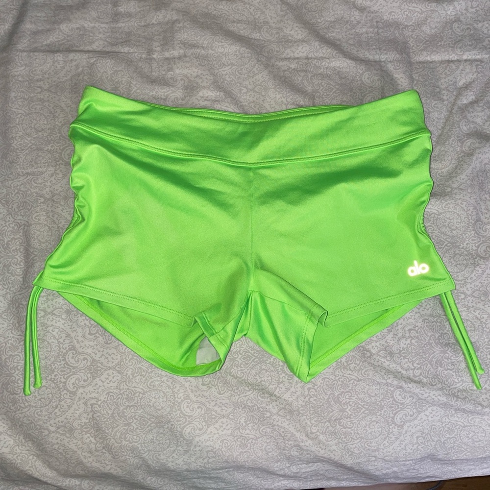 Green alo yoga shorts